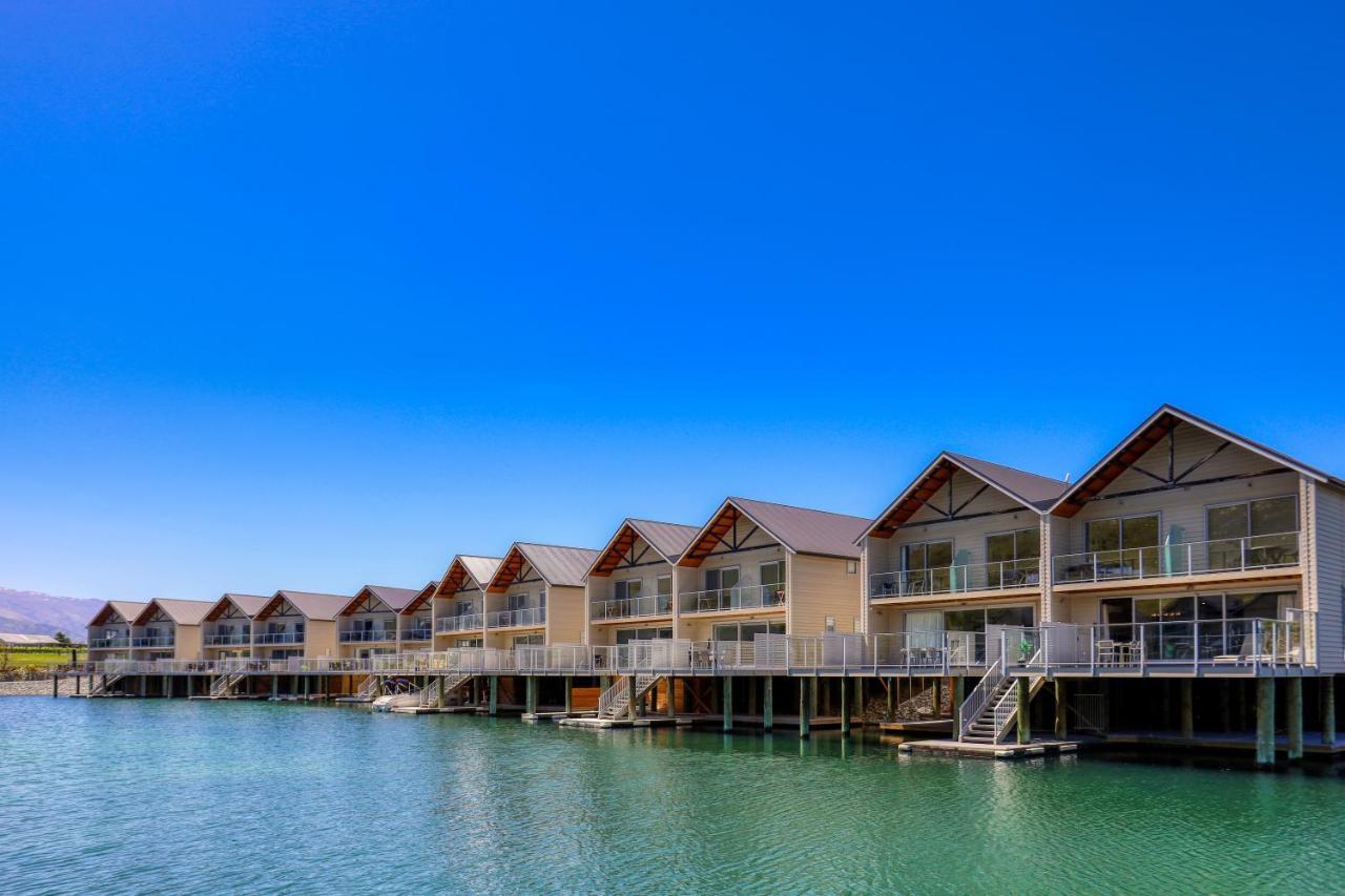 Marsden Lake Resort Central Otago Cromwell Exteriör bild The resort's overwater bungalows