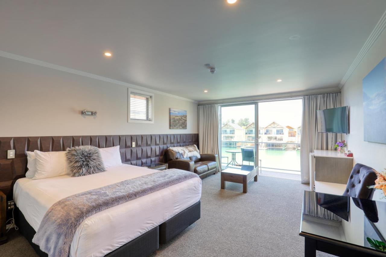 Marsden Lake Resort Central Otago Cromwell Exteriör bild A typical hotel room