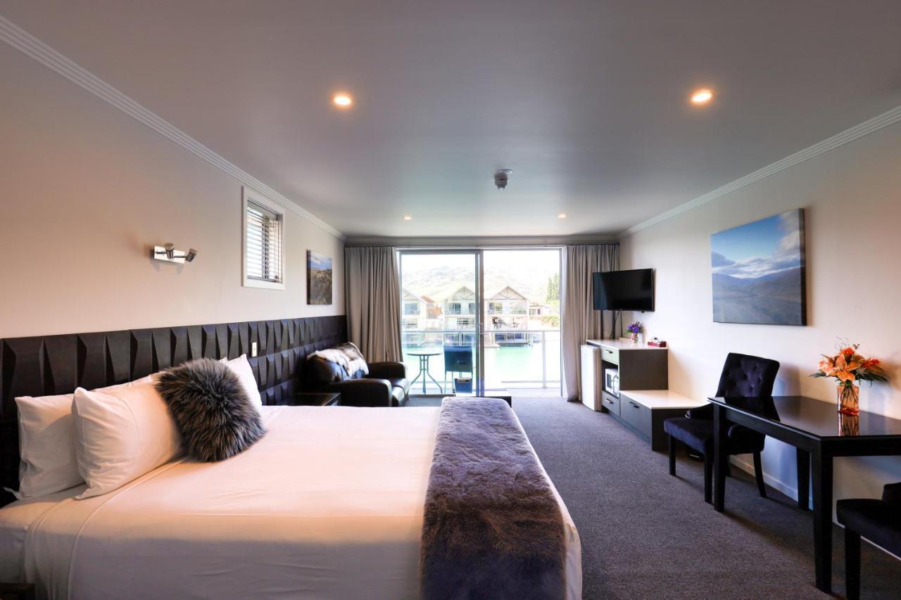 Marsden Lake Resort Central Otago Cromwell Exteriör bild A typical hotel room