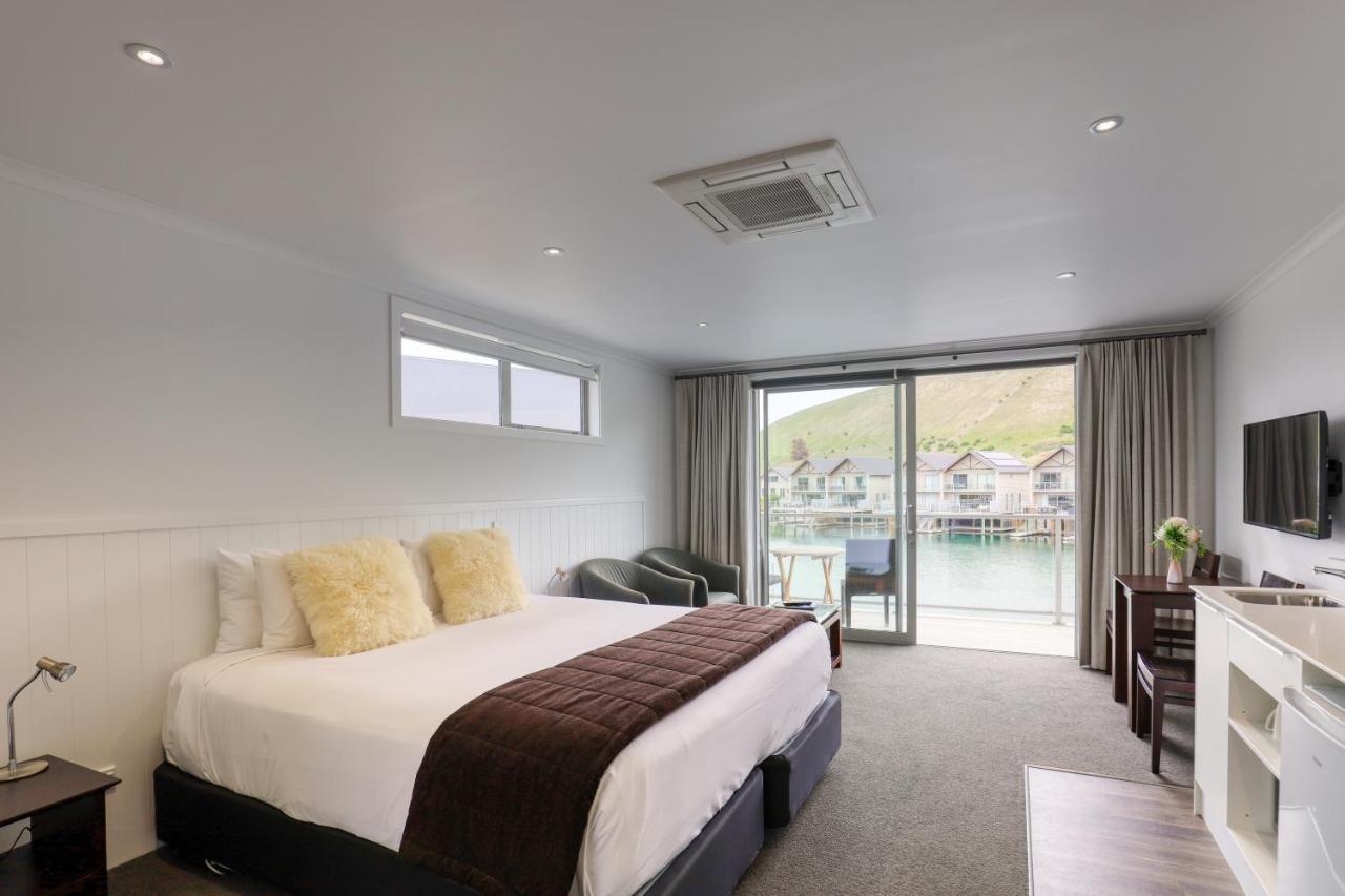 Marsden Lake Resort Central Otago Cromwell Exteriör bild A typical hotel room