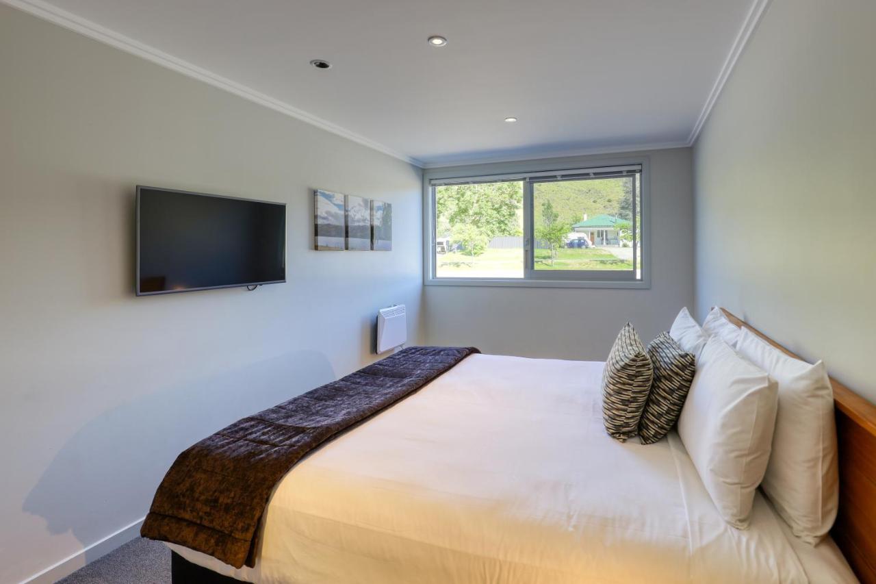Marsden Lake Resort Central Otago Cromwell Exteriör bild A bedroom at the hotel