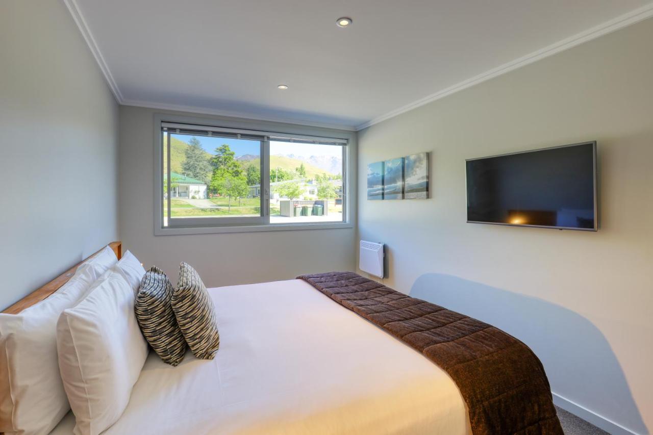 Marsden Lake Resort Central Otago Cromwell Exteriör bild A bedroom at the hotel