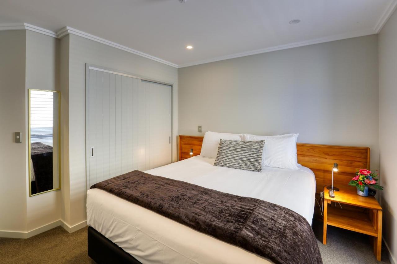 Marsden Lake Resort Central Otago Cromwell Exteriör bild A bedroom at the hotel