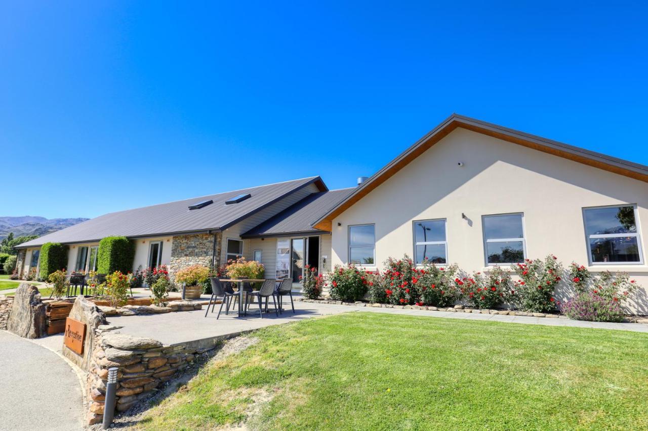 Marsden Lake Resort Central Otago Cromwell Exteriör bild The Lodge at Waihi