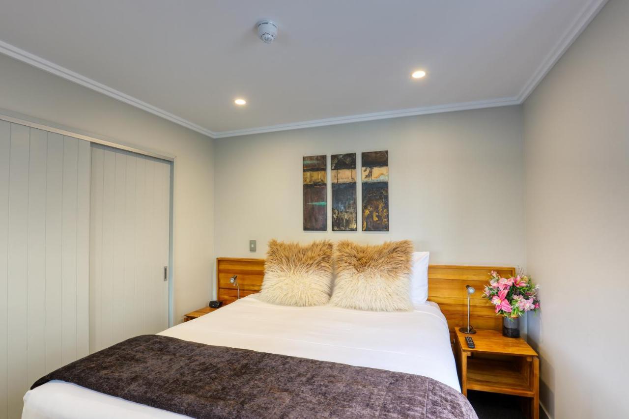 Marsden Lake Resort Central Otago Cromwell Exteriör bild A bedroom at the hotel