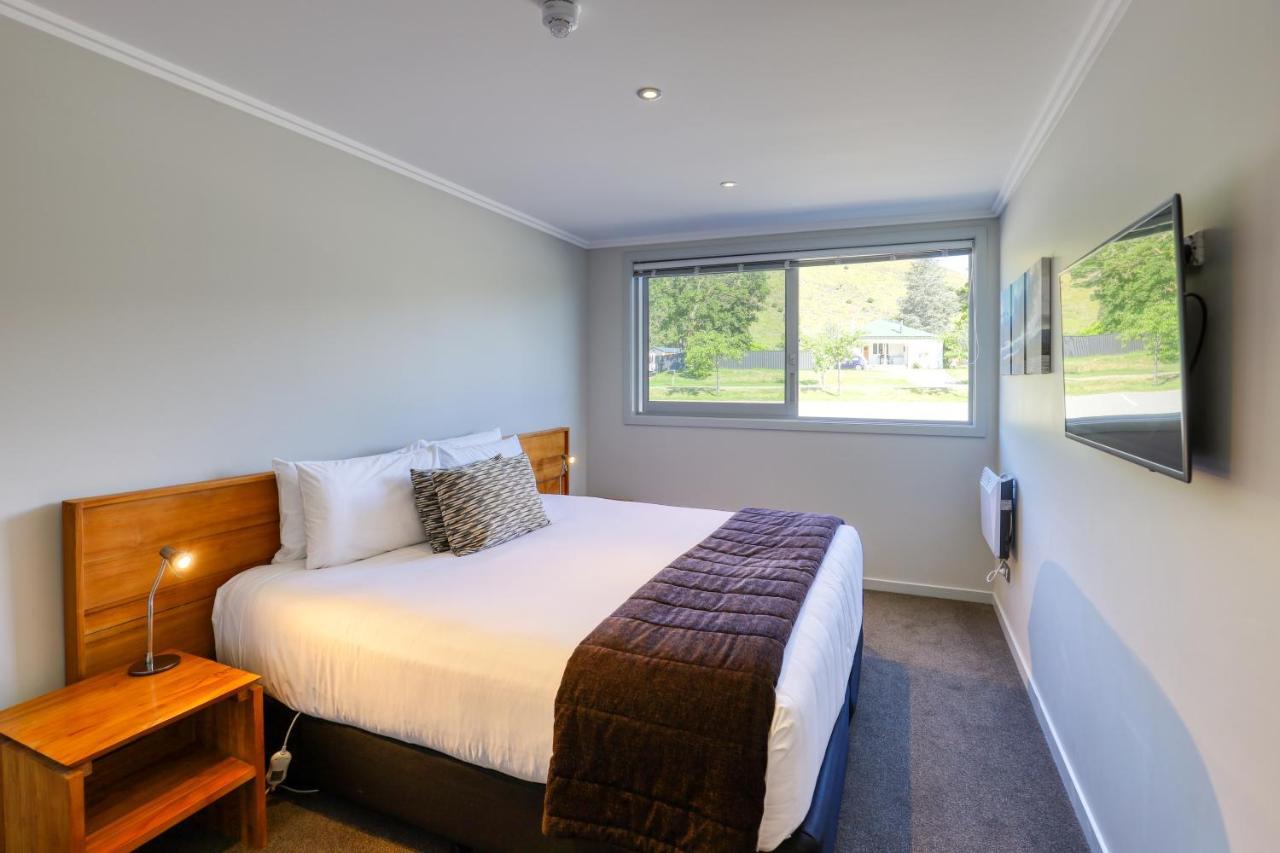 Marsden Lake Resort Central Otago Cromwell Exteriör bild A typical motel room