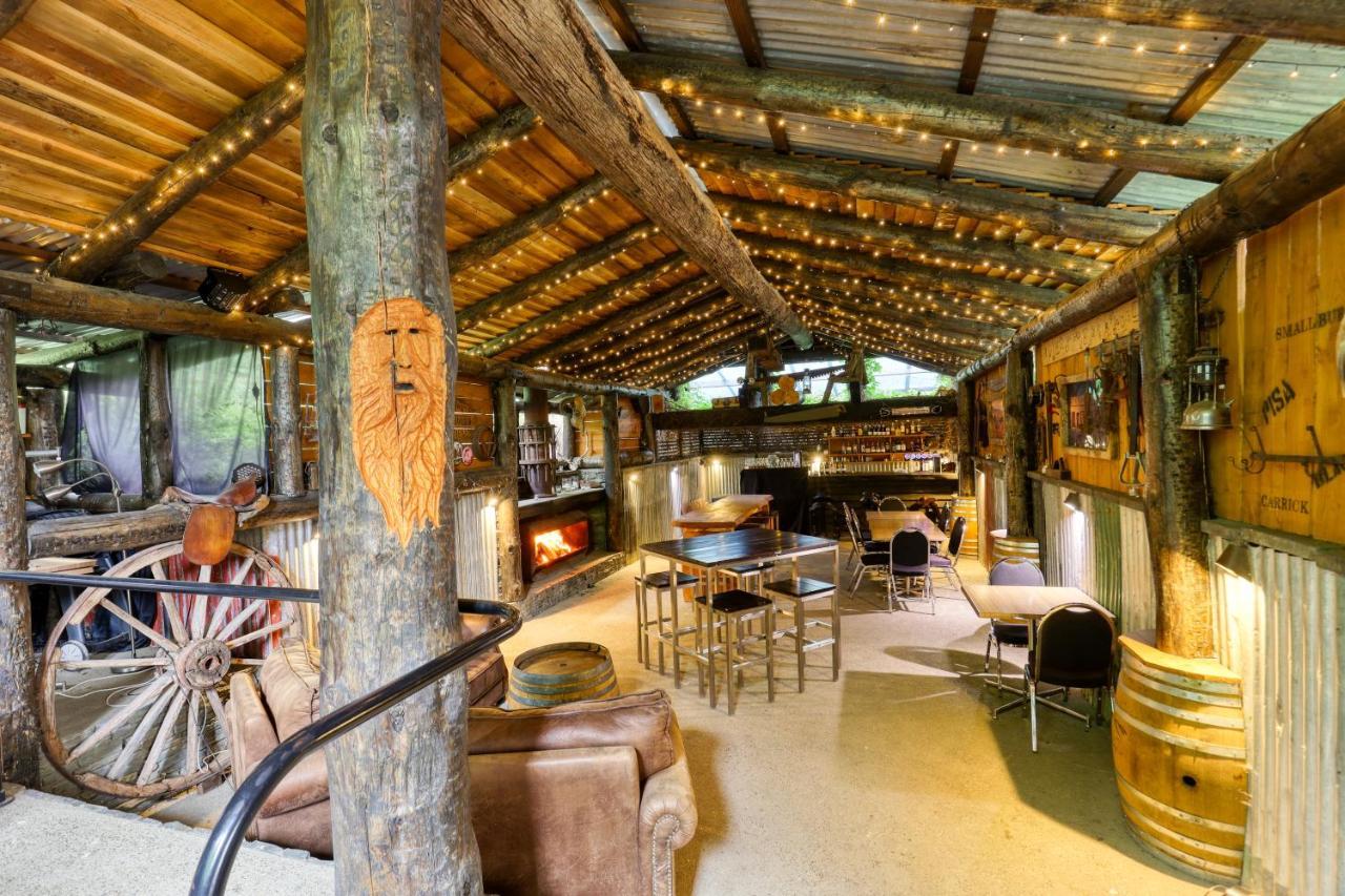 Marsden Lake Resort Central Otago Cromwell Exteriör bild The interior of the Treehouse